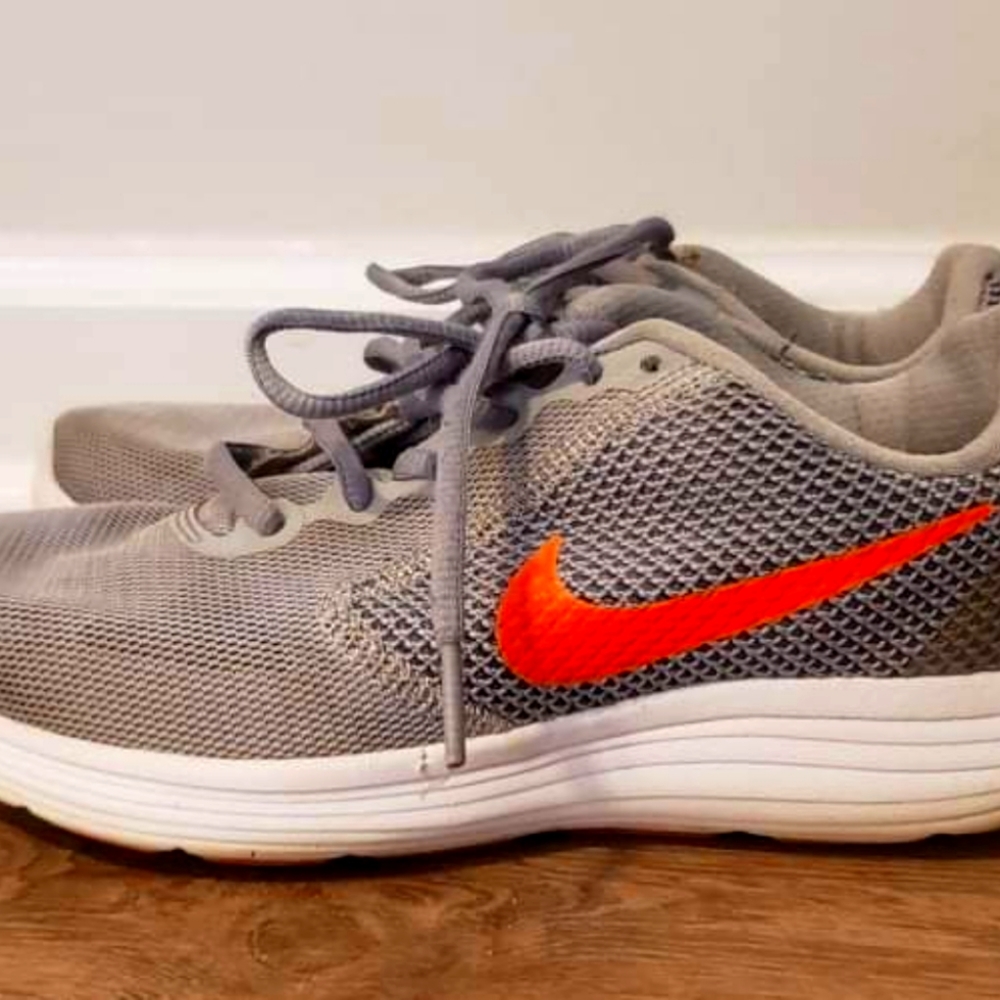 Women's size 8 Nike